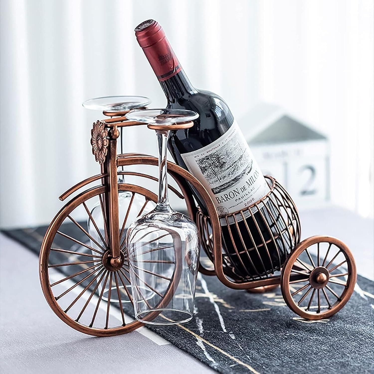 Wadukud Porta Vinho Decoração Bicicleta 34 x 16 x 23,5 cm (Latão Antigo) | Adega de Vinho e Suporte de Taças de Ferro de Mesa para Decoração de Doméstica, Bares, Hotéis e Restaurantes